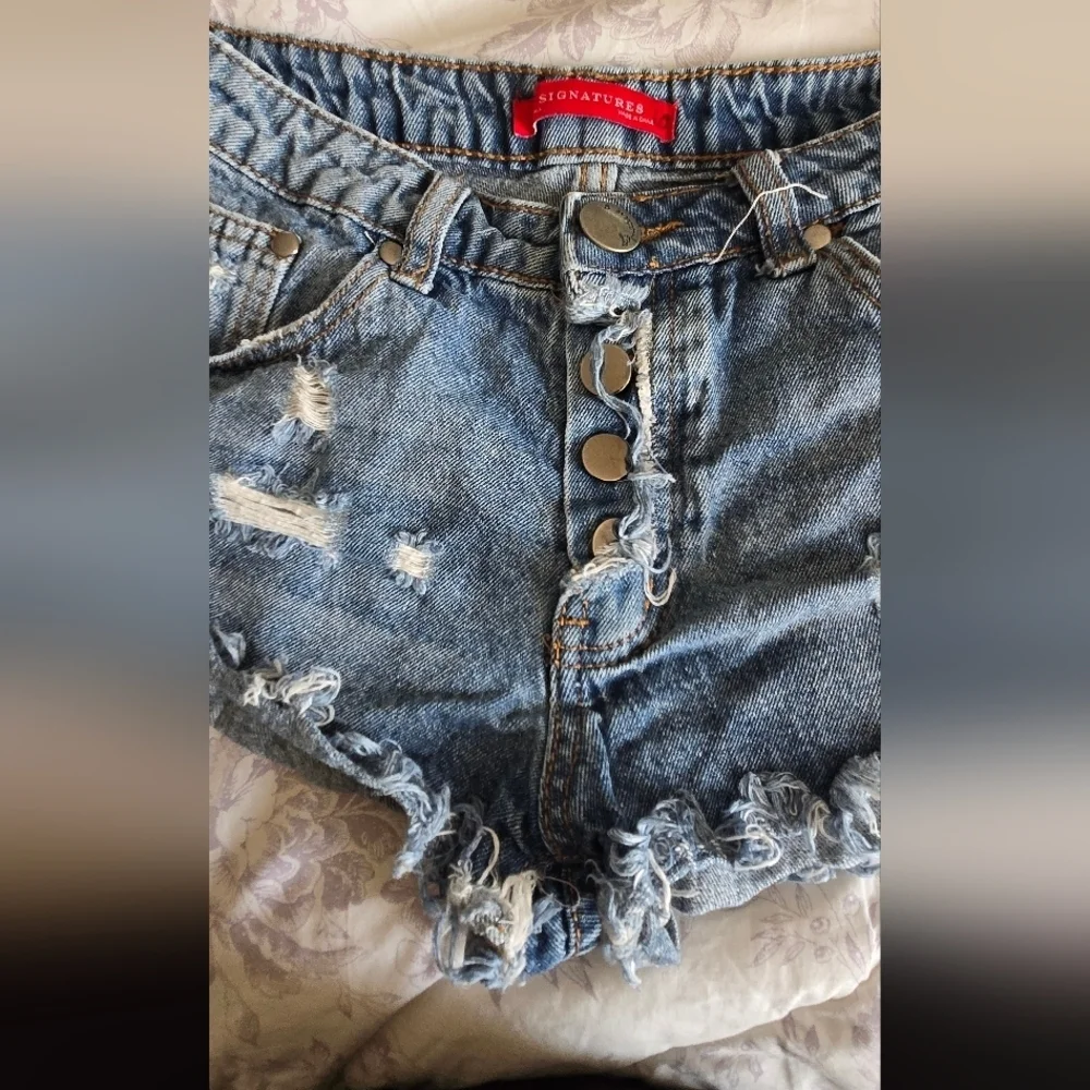 Signature8 Distressed Denim Women Shorts Size Small